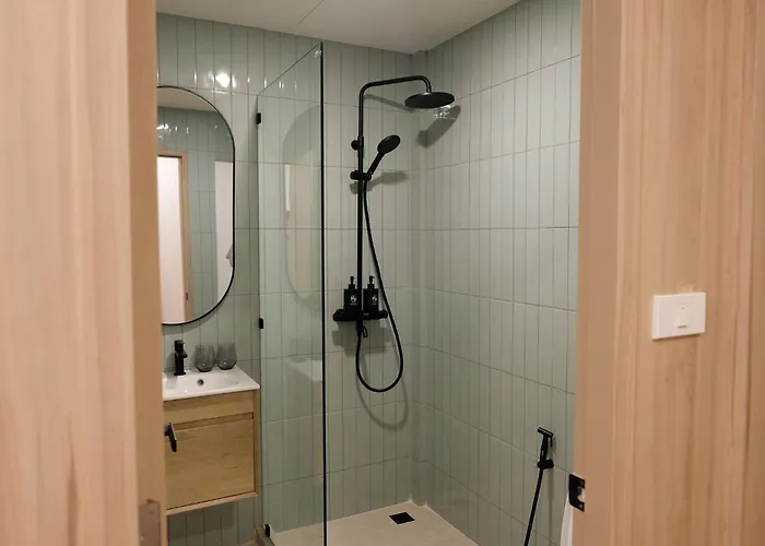 3 Bed 3 Bath / Luxury / 1 Min Walk To Bts Asok *