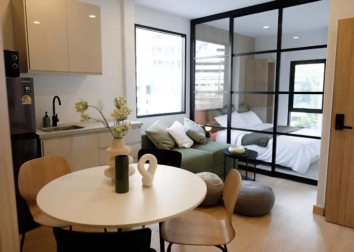 3 Bed 3 Bath / Luxury / 1 Min Walk To Bts Asok Apartamento *
