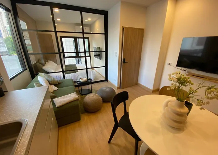3 Bed 3 Bath / Luxury / 1 Min Walk To Bts Asok Apartamento