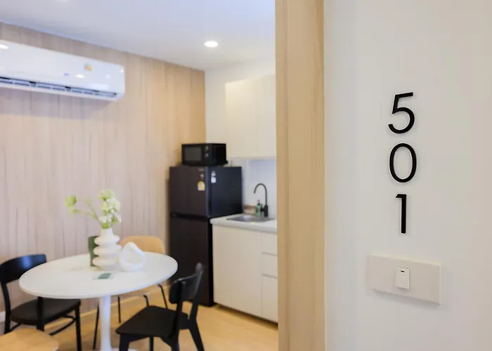 3 Bed 3 Bath / Luxury / 1 Min Walk To Bts Asok Bangkok
