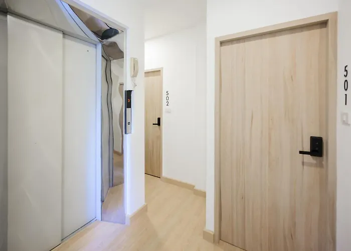 3 Bed 3 Bath / Luxury / 1 Min Walk To Bts Asok Apartamento *